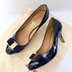 Salvatore Ferragamo Carla Patent Leather Navy Blue Bow Pumps Heels Size 7